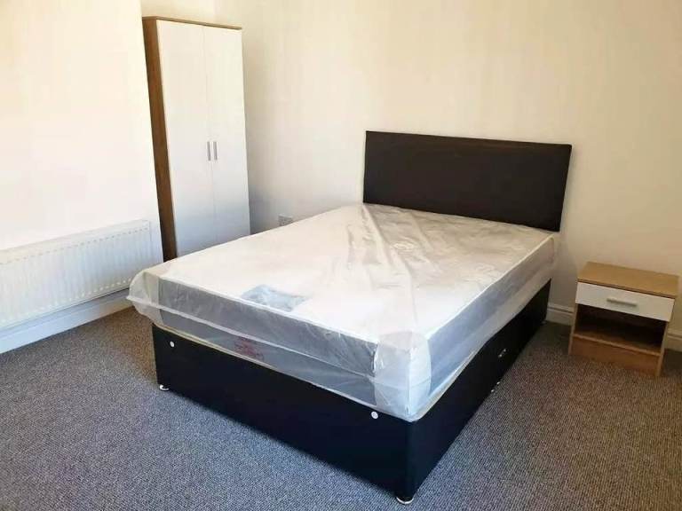 4FT 6 DOUBLE DIVAN BED Complete Package With Mattress & Stylish Headboard – Cash On Delivery::