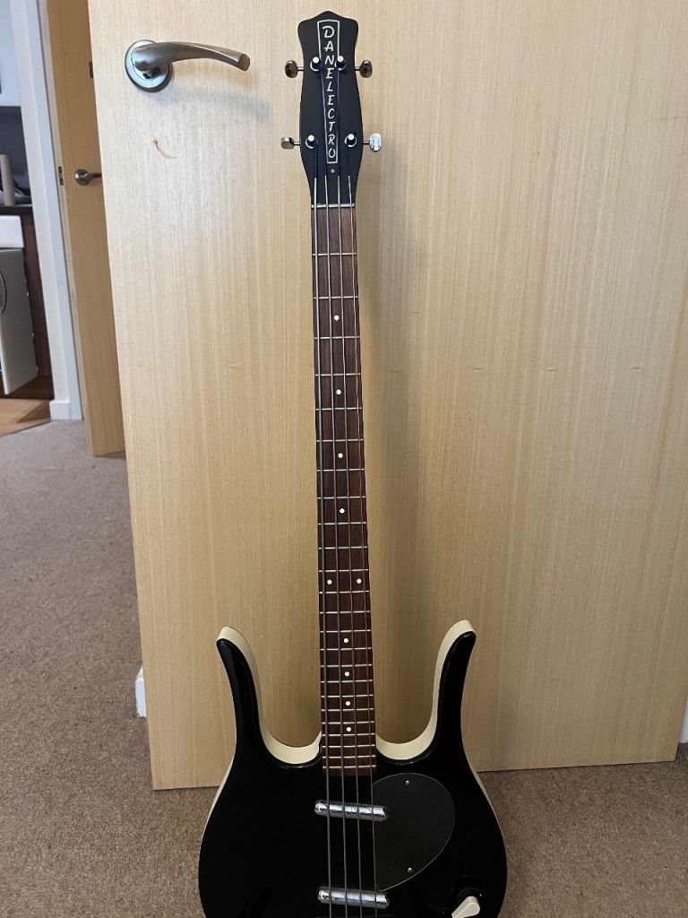 Danelectro Longhorn Bass Guitar – Black, Good Condition