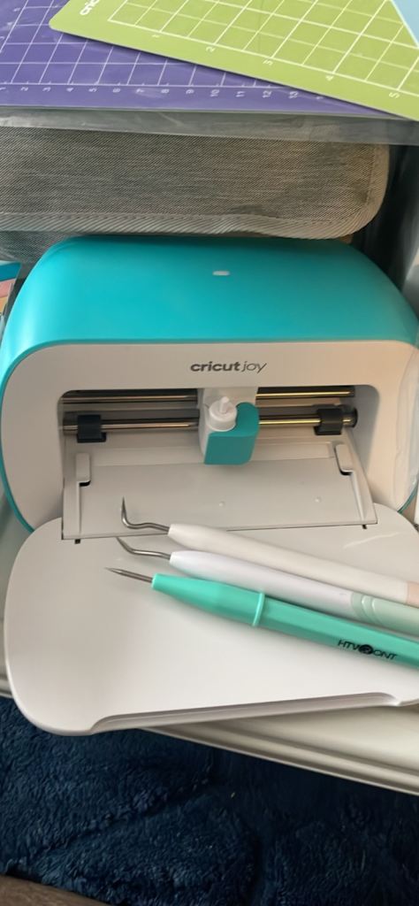 Complete Cricut joy bundle inc machine new,bag,vinyls and tools