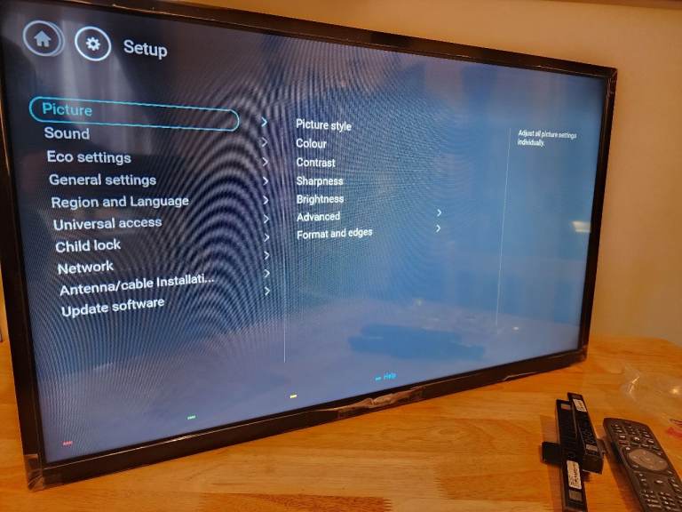 Philips 32” LED TV 4500 Series – Like New – Boxed – Remote & Stand – Fully Working
