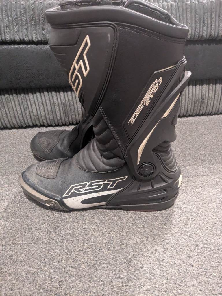 RST boots size 11