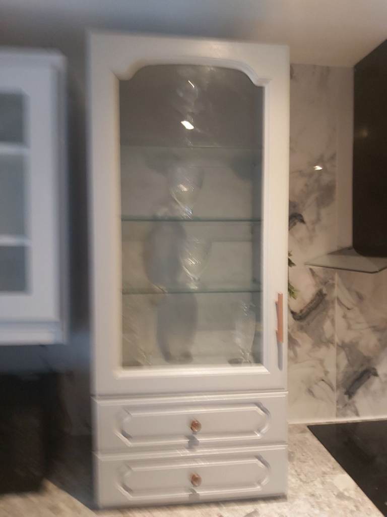 Grey counter top kirchen cabinet