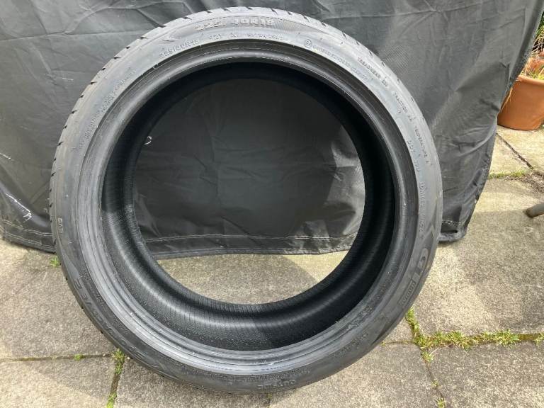 225/40 R18 SportsActive2 Tyre - super low miles