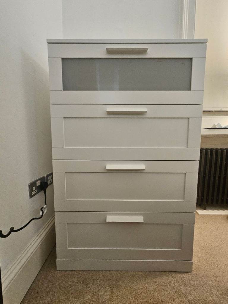 Lovely Chest of drawers - good as new