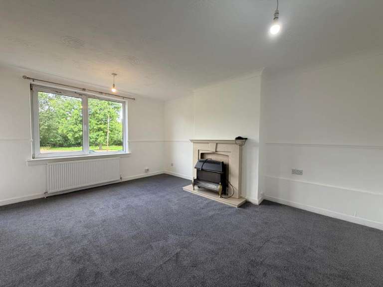 Ground floor 2 bedroom flat in Lochend Path Easterhouse G34 0NN - Available Now