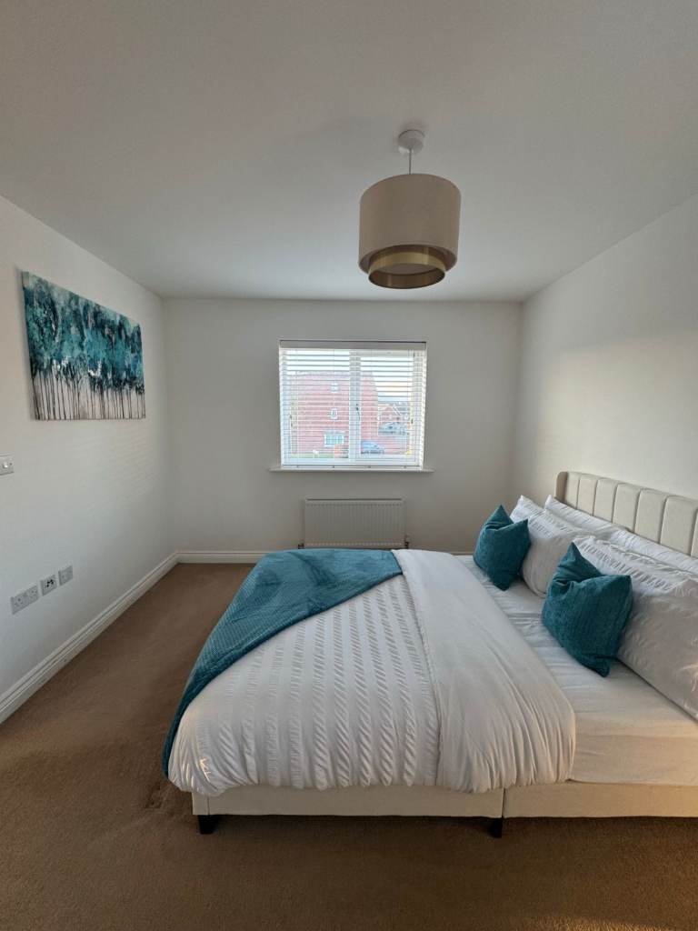 Modern & Spacious 3-Bedroom Home in Dartford, Ideal for Families, Groups and Contractors