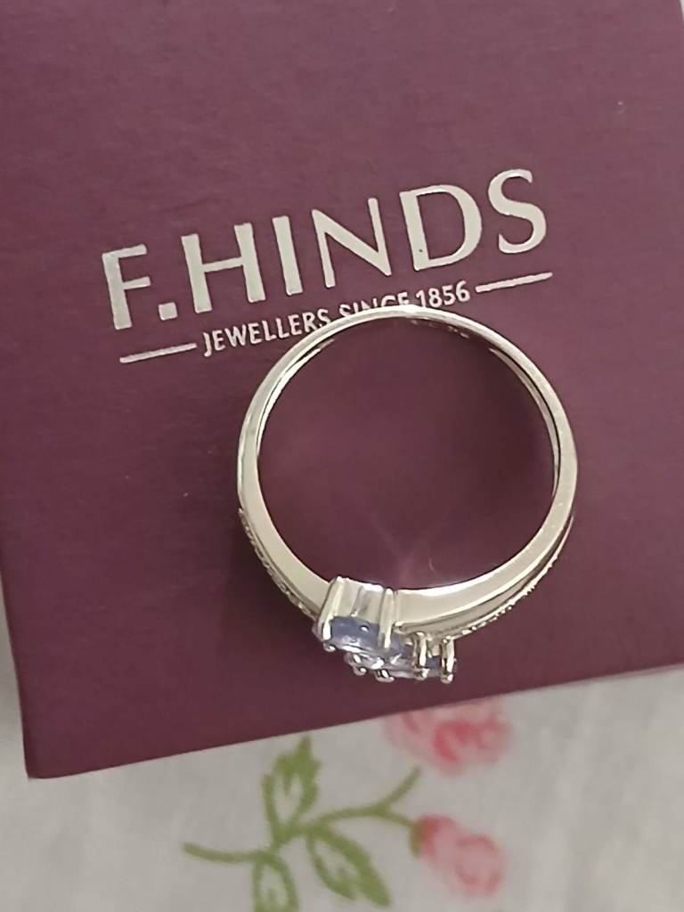 9ct white gold ring size N