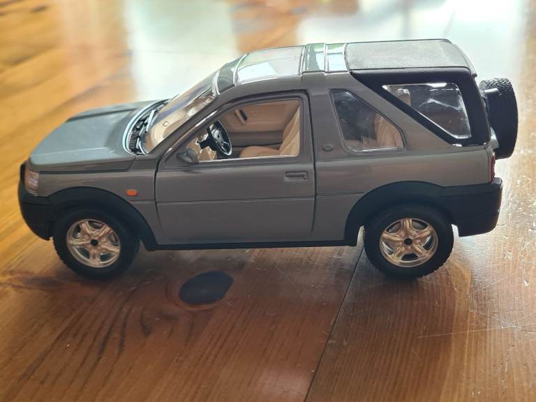 Bburago Land Rover Freelander 1/24 Model Car – Good Condition