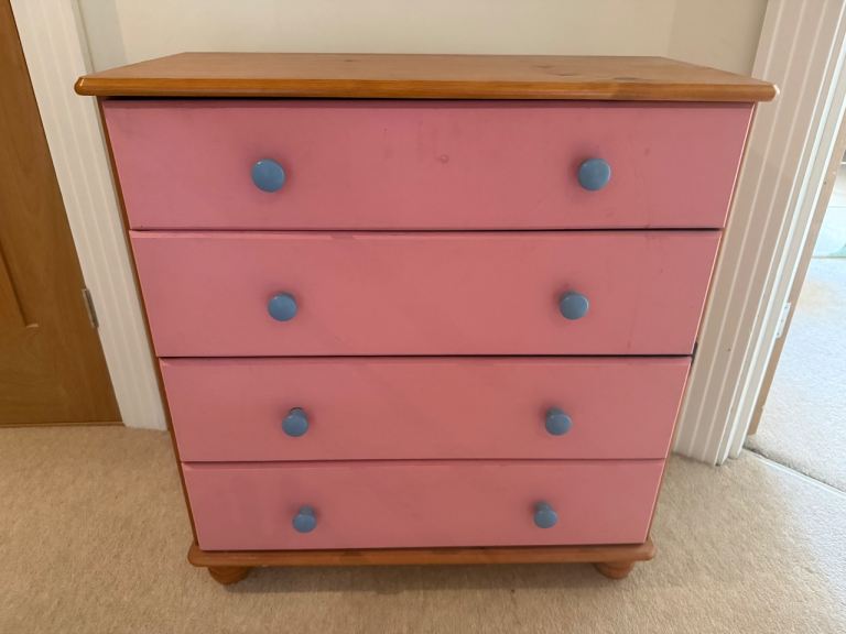 Chest of drawers