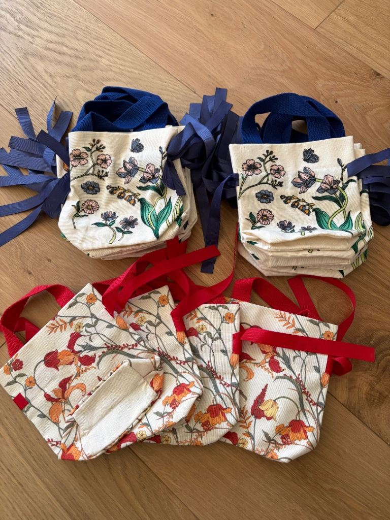 image for Small gift bags x 18