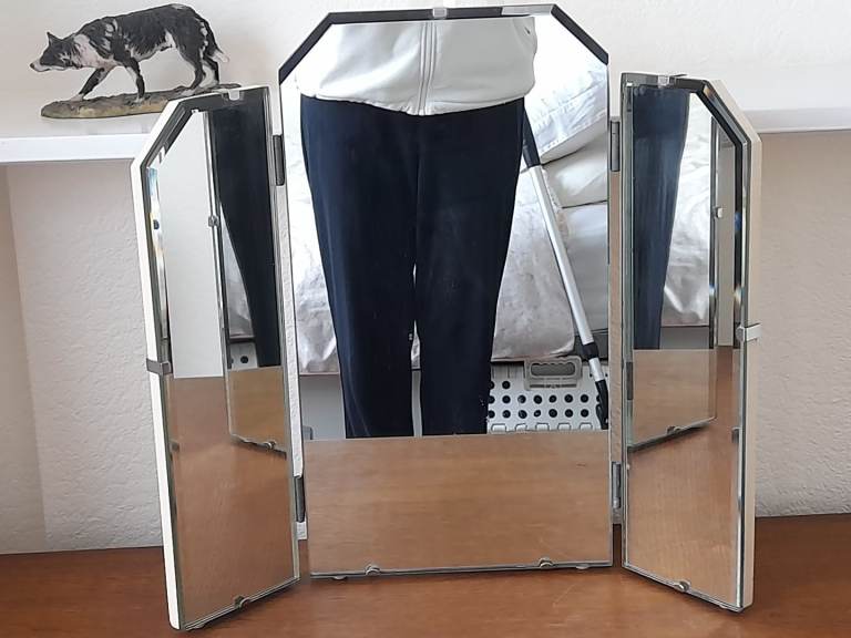 Mirror for dressing table