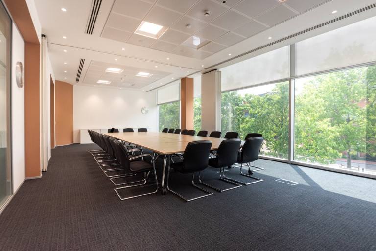 Reading - RG1 3EU \ Large Flexible Office Space for Up to 10 Desks