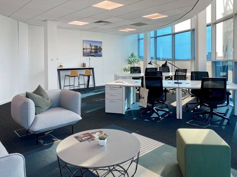 Manchester - M50 3UB \ Workspace for Teams of 3