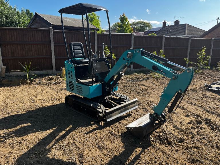 JPC 1-Tonne Mini Digger / Excavator – 3 Attachments