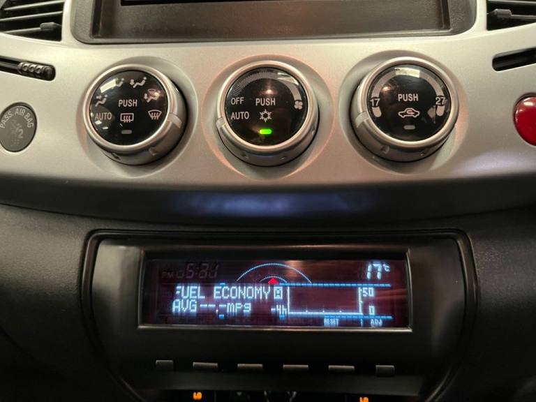 2014 Mitsubishi L200 2.5 DI-D Barbarian Pickup Double Cab 4dr Diesel Manual 4WD Euro 5 (LB) (175 ...