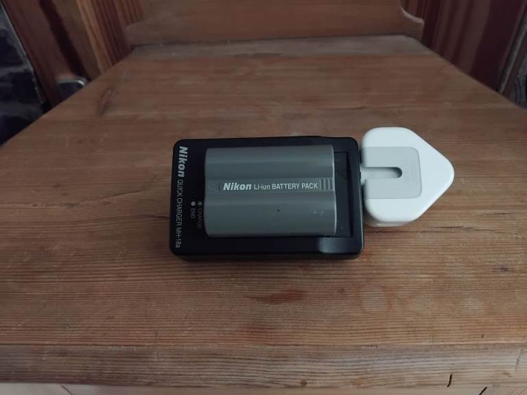 Nikon MH-18a Quick Battery Charger