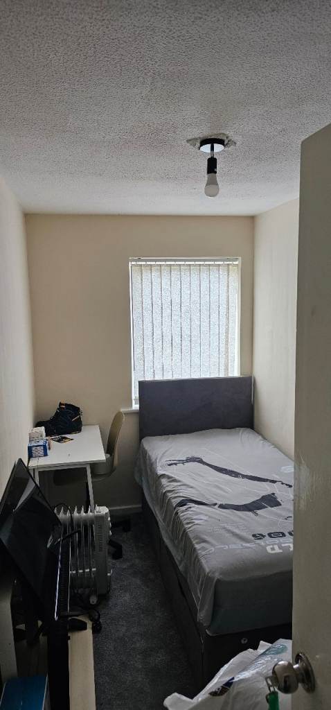 A single room to let to a single person 