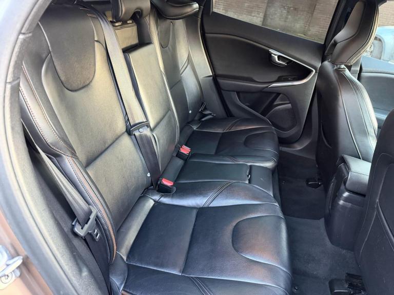 2015 Volvo V40 Cross Country 2.0 D4 Lux Nav Euro 6 (s/s) 5dr HATCHBACK Diesel Manual