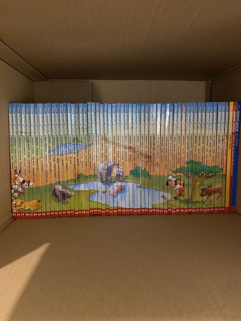 Disney Animal World Book & Figure Collection 