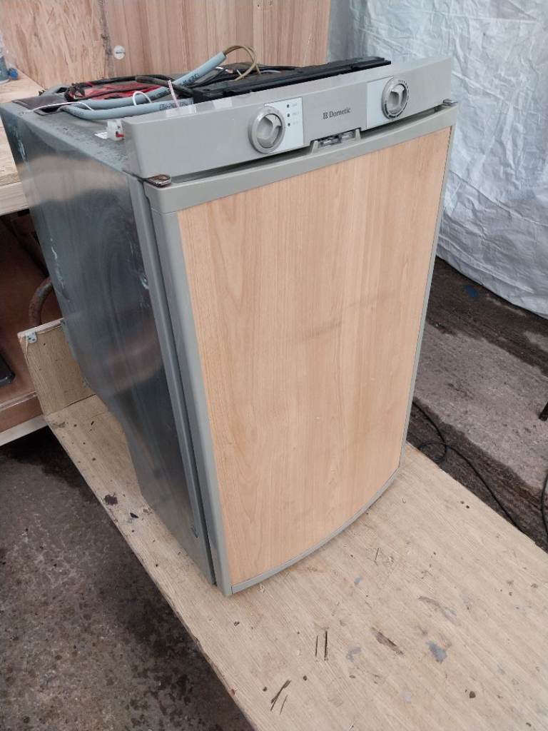 Caravan fridge dometic rm7371 