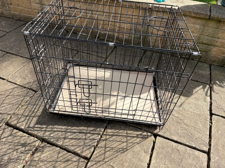 Medium sized pet crate 