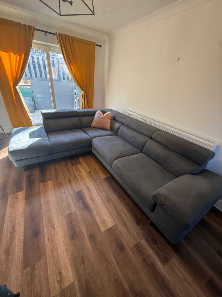 Large Grey Corner Sofa with Adjustable Headrests – Good Condition