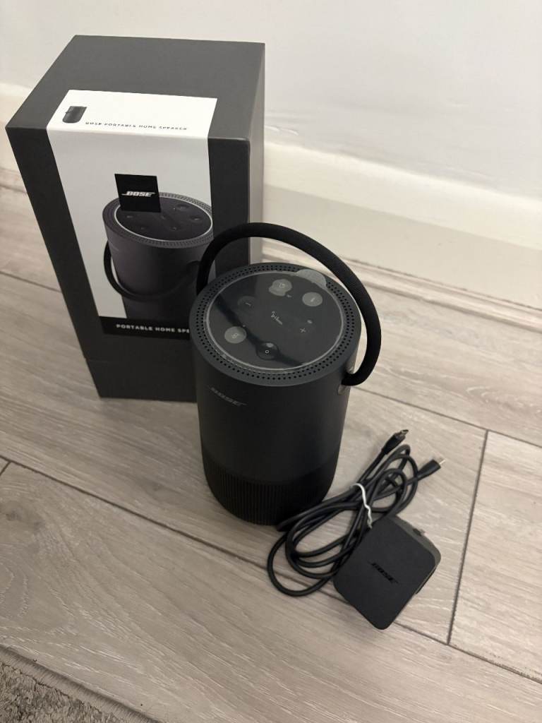 Bose Portable Smart Speaker wireless Bluetooth Black charger included, box