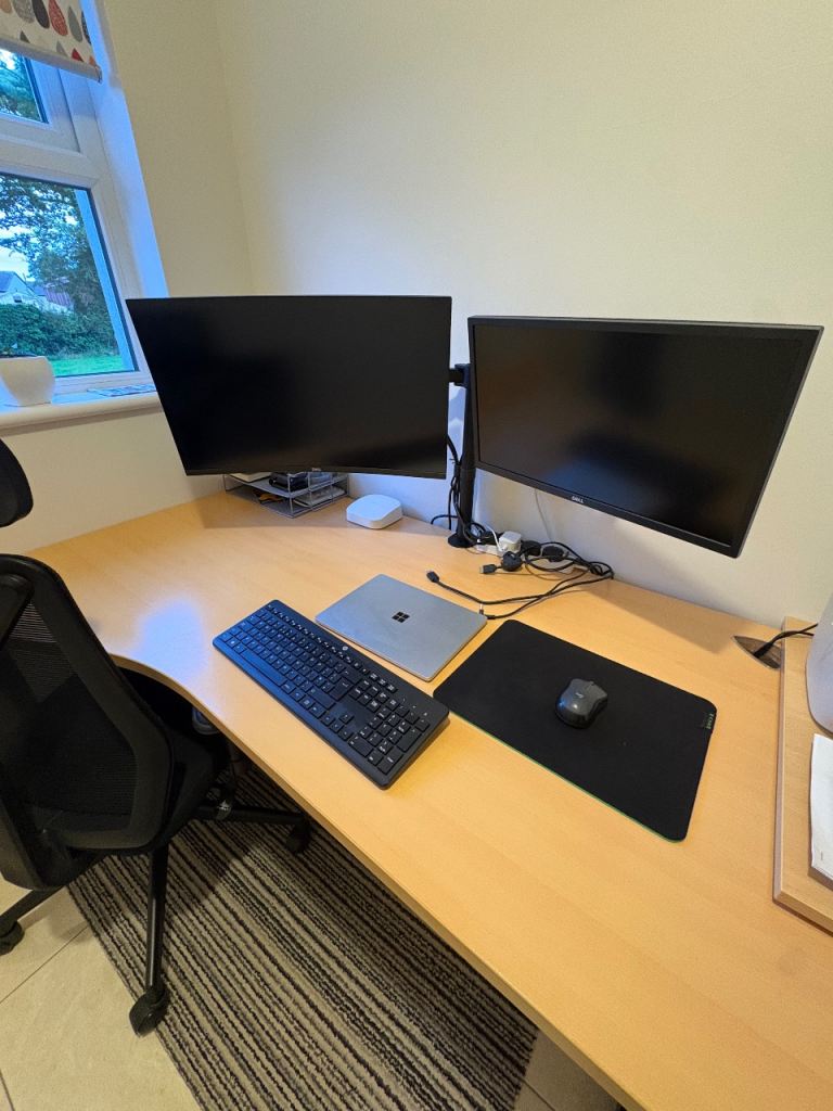 2x monitor and monitor arm 