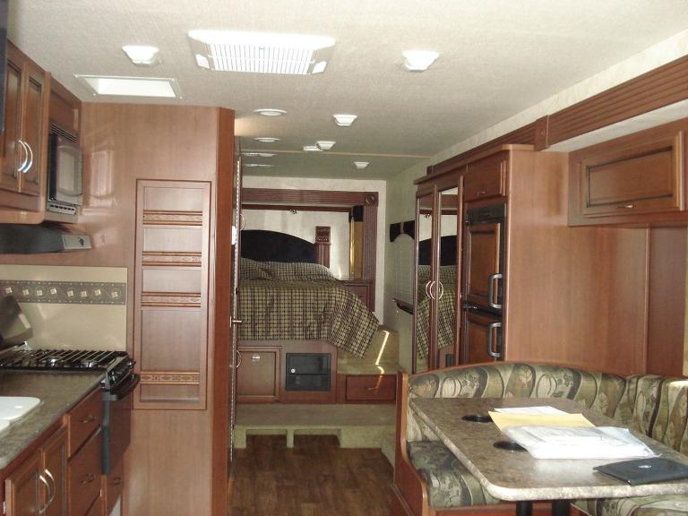 Fleetwood Storm 28F american motorhome rv  LPG AUTOMATIC 2012