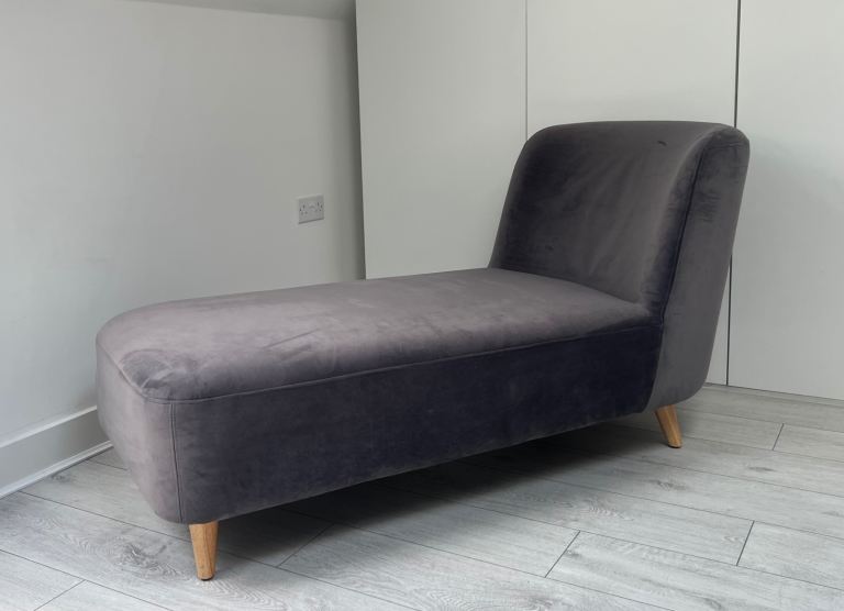 Grey Velvet Chaise Longue 