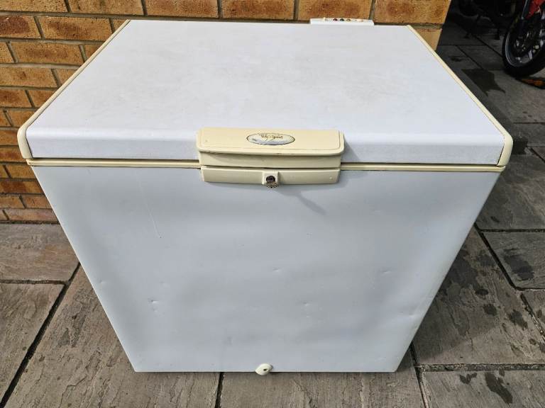 whirlpool chest freezer with lock and key 80cm delivery available today 