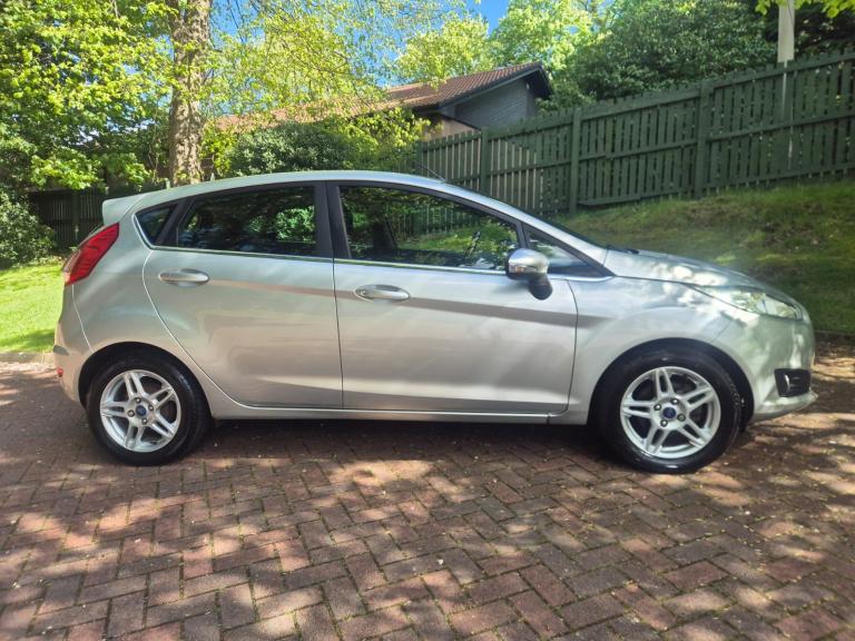 FORD FIESTA LOW MILEAGE LOW INSURANCE LOW ROAD TAX BRACKET HISTORY YEAR MOT