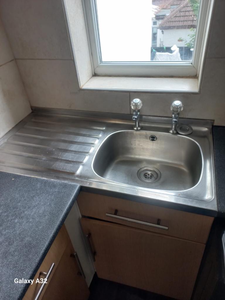 Flat 1 bedroom available from 12th Jan 2026