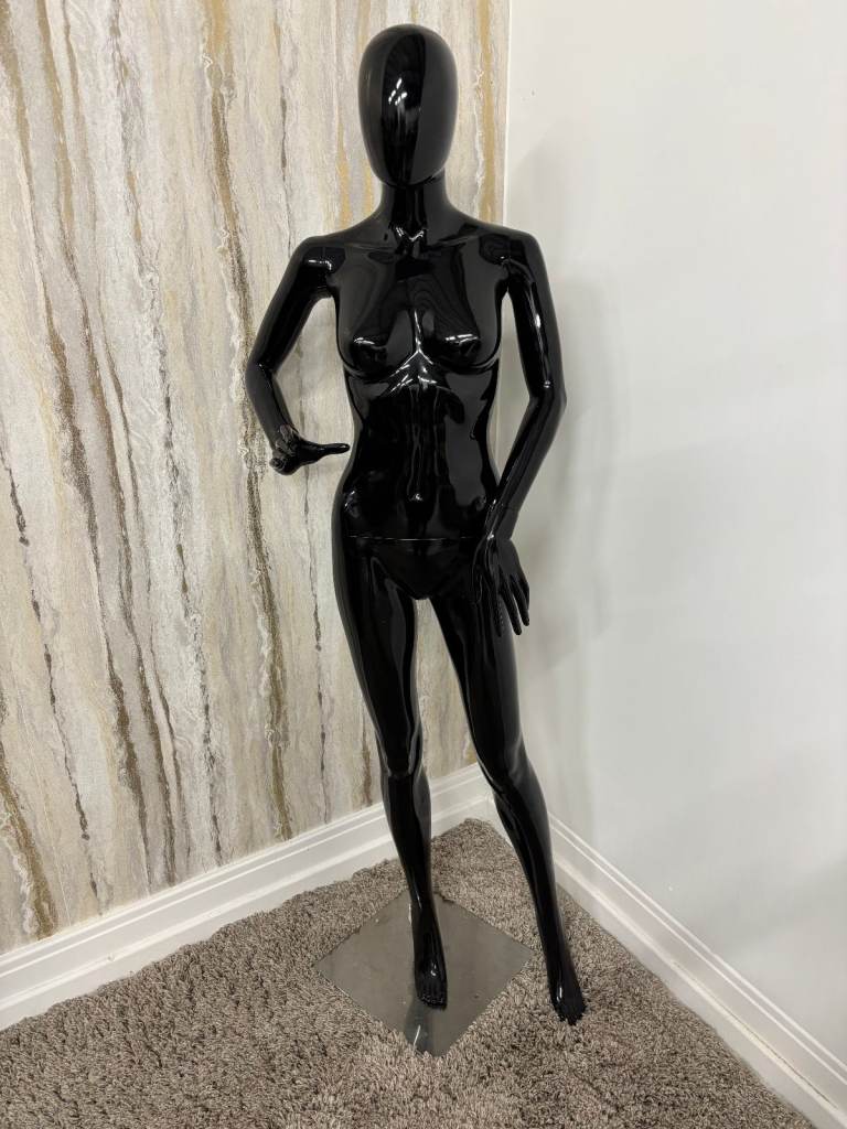 5 Various Positioned Black Gloss Mannequins 