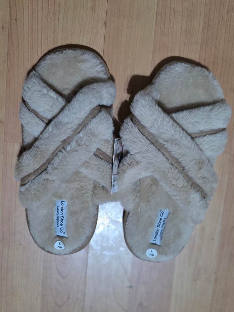 Ladies beige spa slippers.
