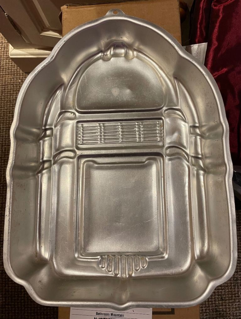 Jukebox cake tin
