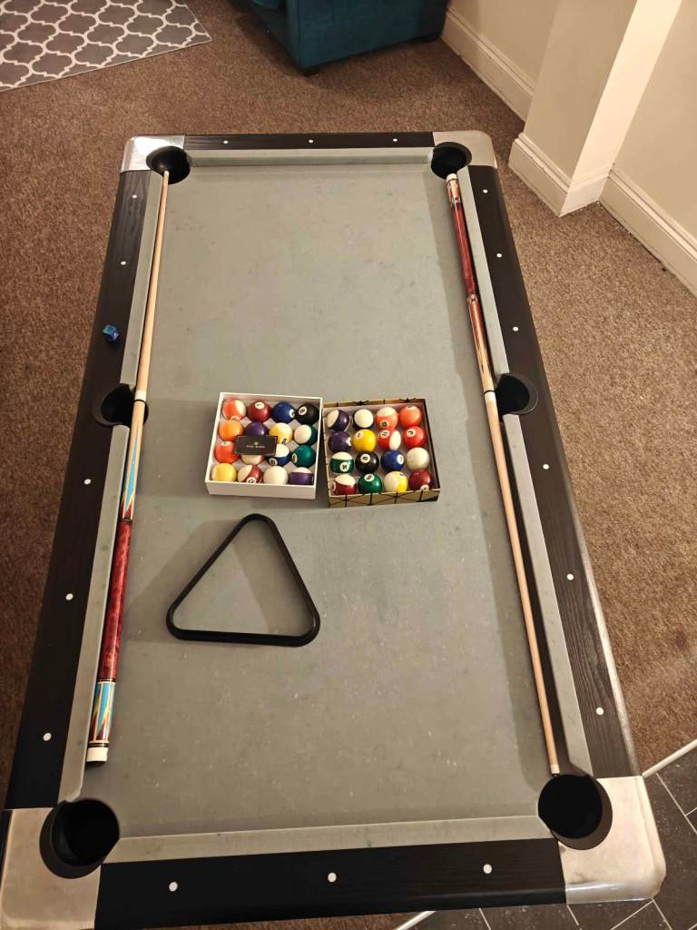 Pool table with 2 sets of balls and 2 cues mildly used
