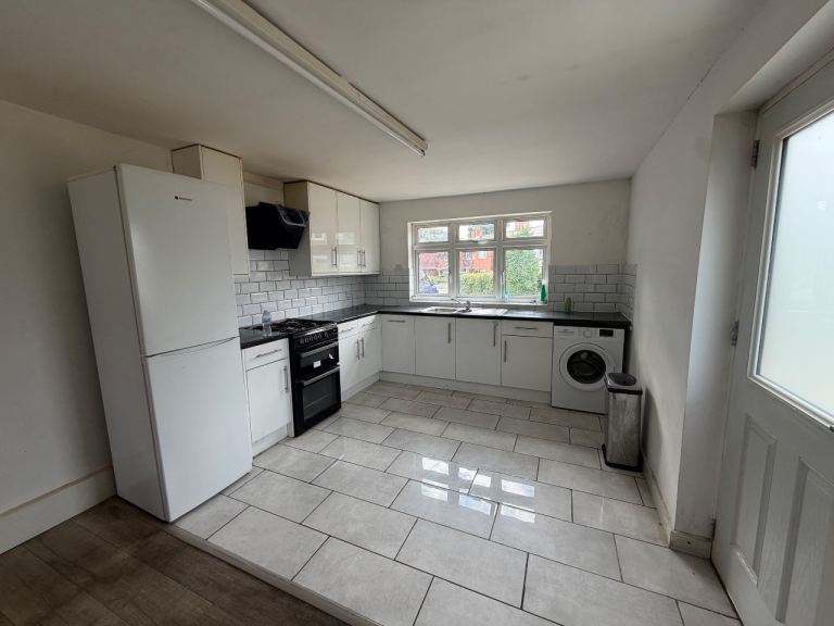 2 Bedroom Flat 2 Rent (Bills Included)