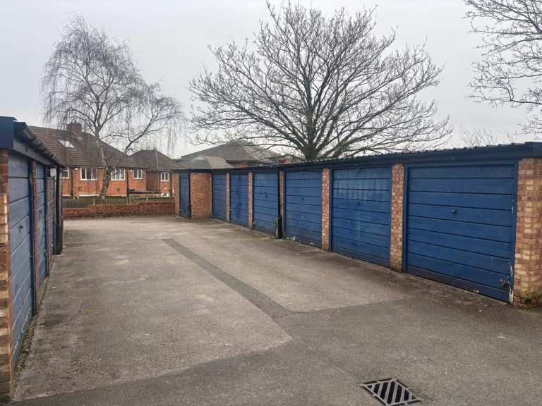Secure Garage to rent Sheldon Birmingham B26 3HN