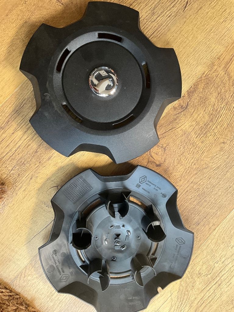 Genuine Vauxhall Vivaro Wheel Centre Caps Hub Caps GM 93846136 Renault Trafic Primastar NEW