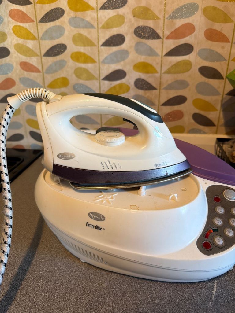 Brevile Easy Glide Steam Iron – Good Condition