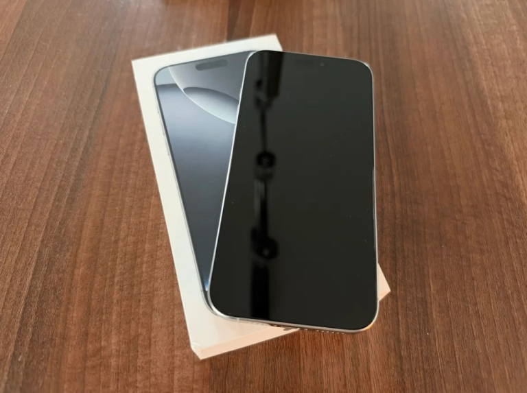 Apple iPhone 16 Pro 512GB – Silver, As Good As New