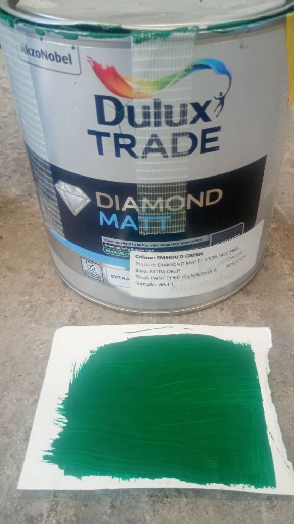 Dulux Trade Diamond Matt Emulsion Paint - Emerald Green