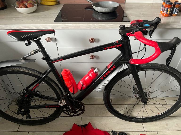 Carbon Gravel bike – Black and Red, Good Condition