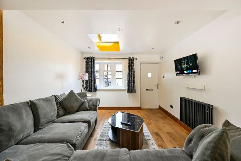 Room for sharing a 3 bedroom house 
