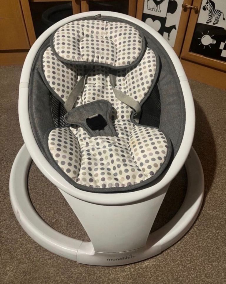 Munchkin Bluetooth baby swing