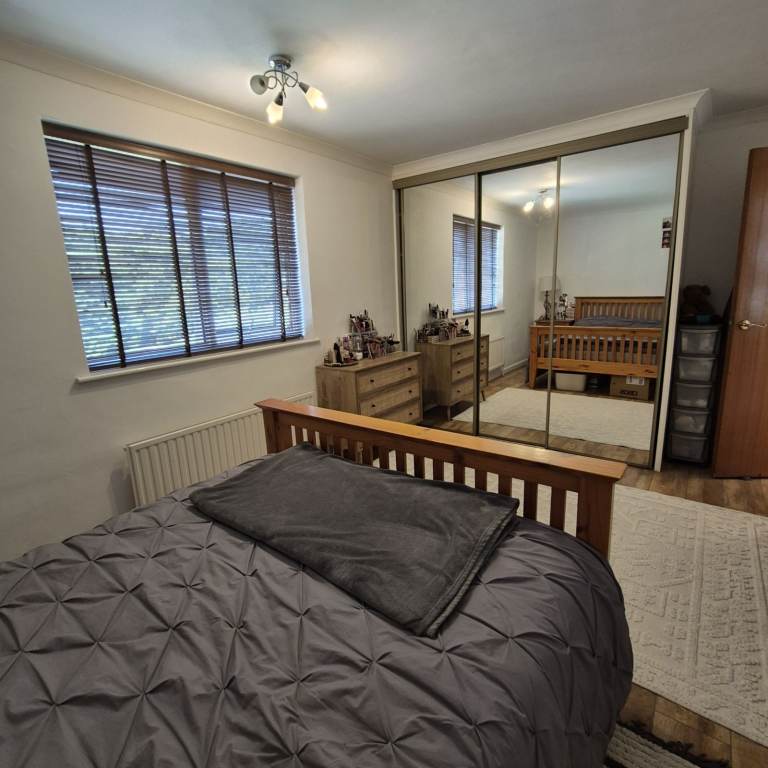 Perfect 3 bedroom house for long term rent located near tube in Walthamstow!