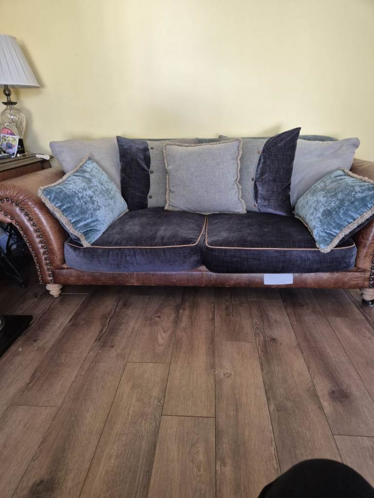  2 Sofa's tetrad westwood 