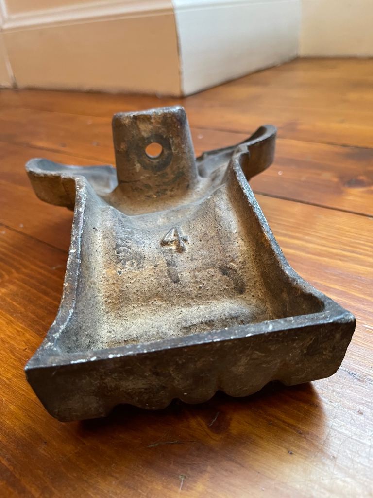 Vintage heavy metal bath claws / feet 