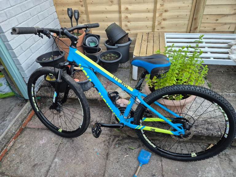 Diamondback Sync Mountain Bike – Blue and Yellow, Good Condition